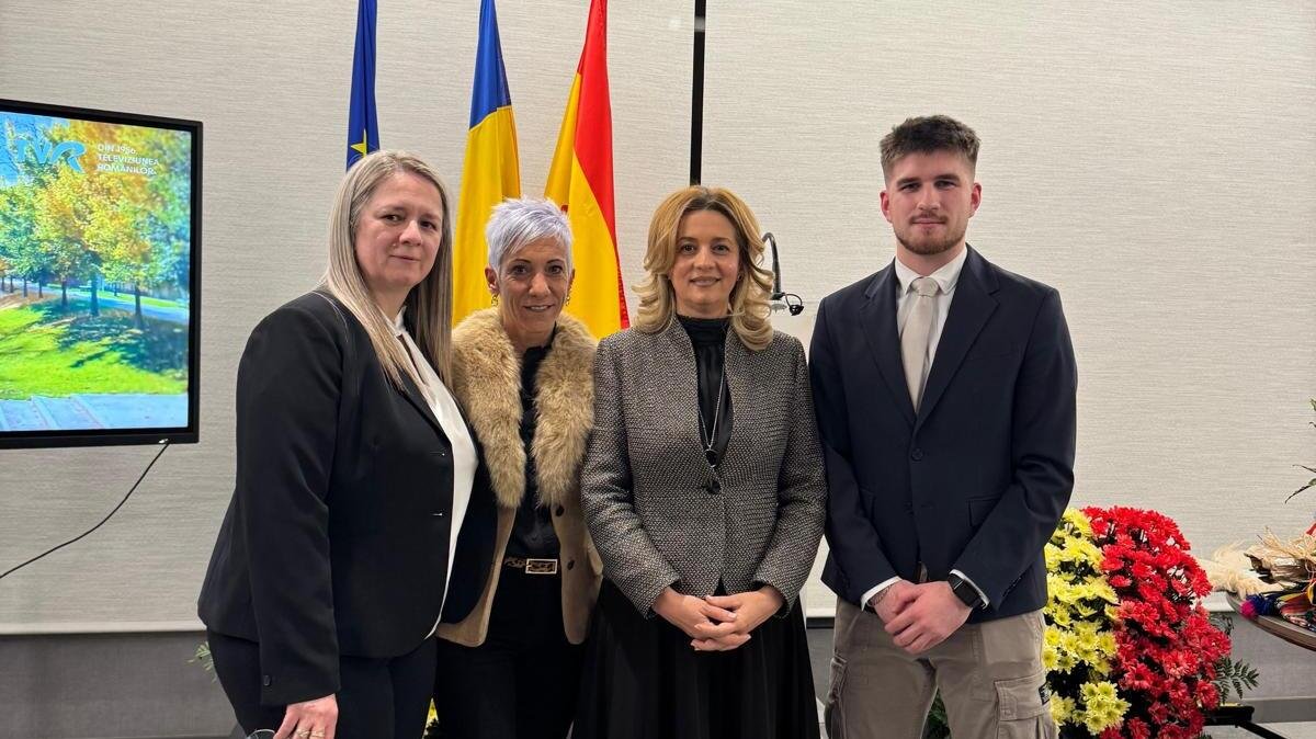 De la stânga la dreapta: Alex Răducu, Responsabil pentru șoferi în cadrul Lodisna, Laura Torres, Directoarea Ariei de Persoane și Cultură din Lodisna, Bianca Gavriliță, Consulul General al României la Bilbao și Adriana Răducu, referent principal relații în cadrul consulatului.