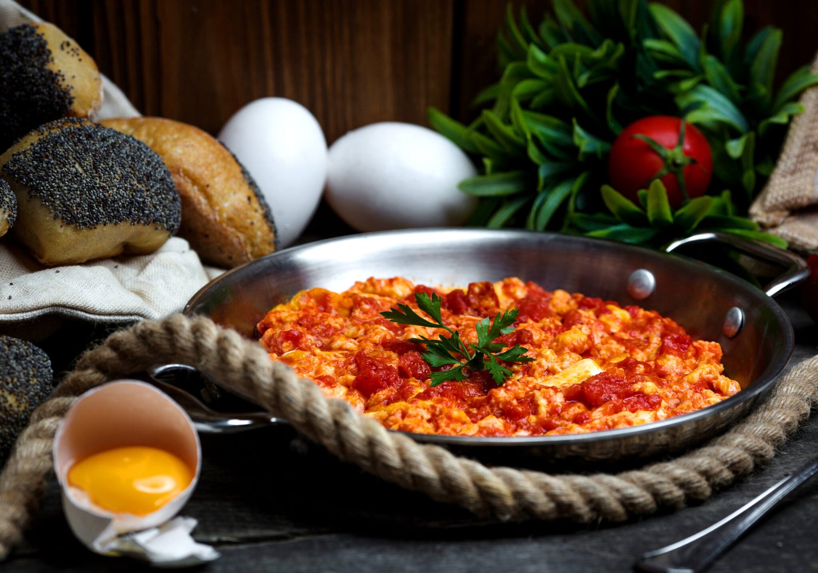 Gătit în cabină: 3 rețete românești rapide pe care să le gătești în cabină | Diseñado por Freepik - KamranAydinov