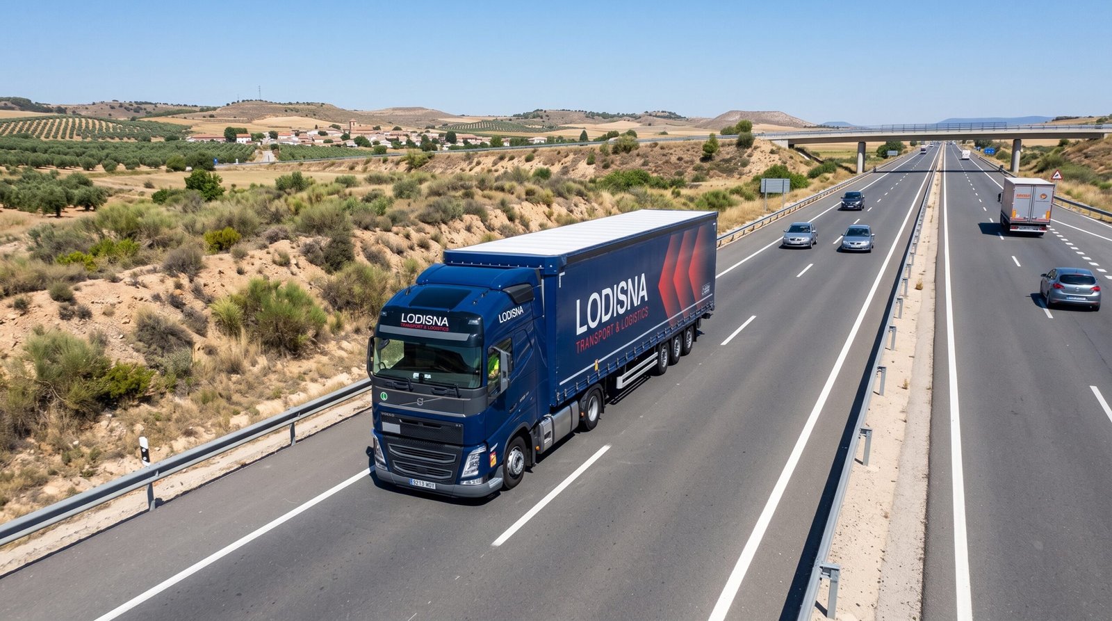 Camion TIR condus în siguranță autostradă europeană banda dreaptă trafic clar